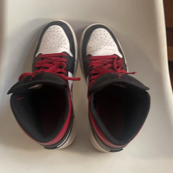 Nike Air Jordan Black and White Sneakers Mid Top - Picture 9 of 9